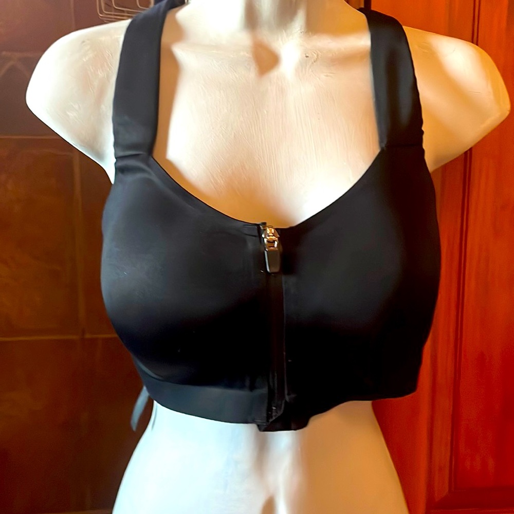 Victoria Secret black workout bra Gentle use